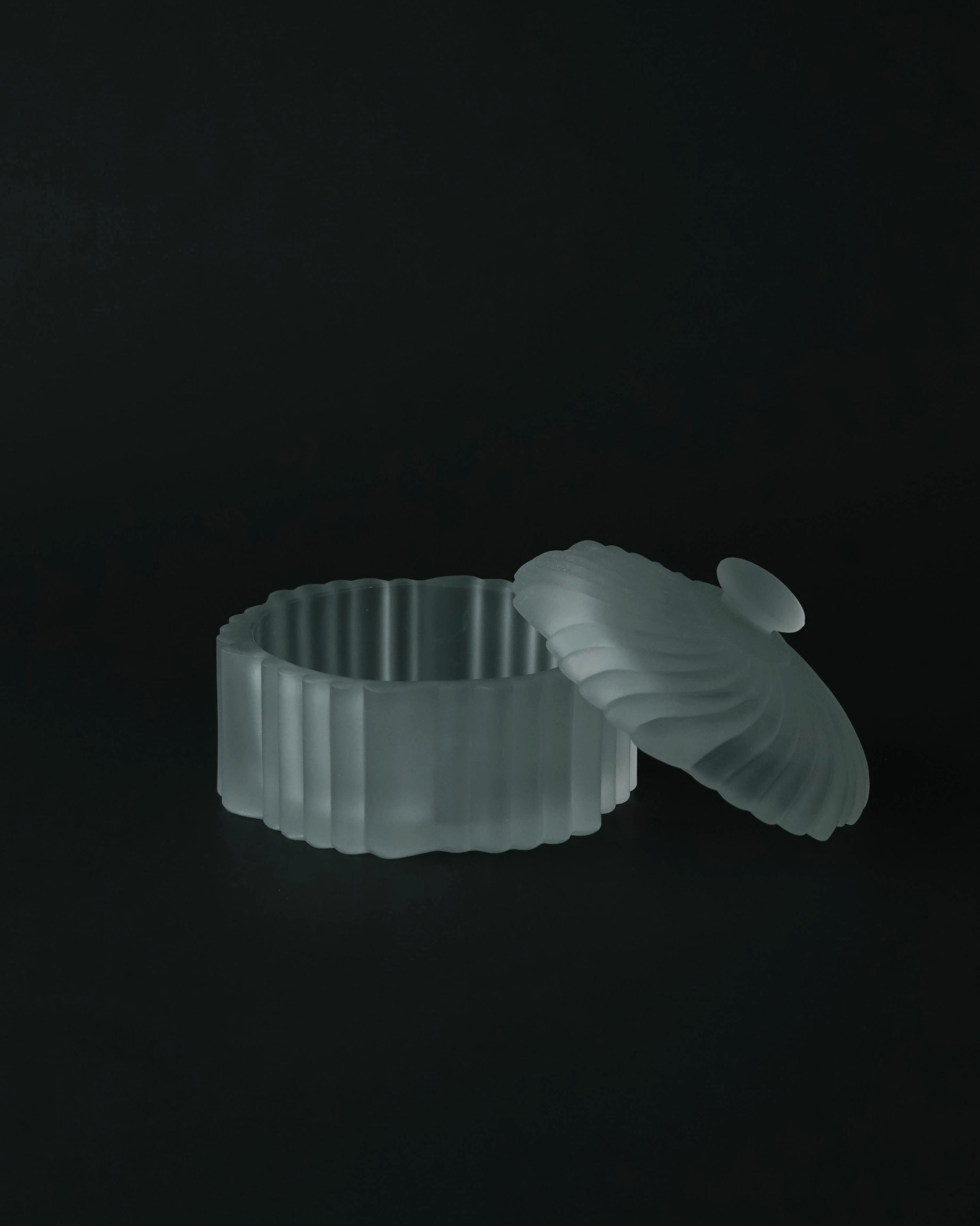 Shell Fluted Frosted Glass Box